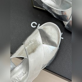 CHANEL — классические сандалии на толс