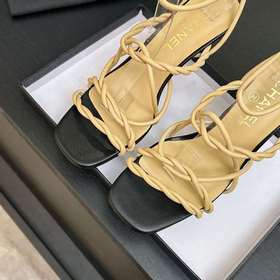 Сандалии CHANEL 26P с тонким ремешком