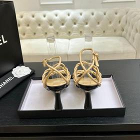 Сандалии CHANEL 26P с тонким ремешком 