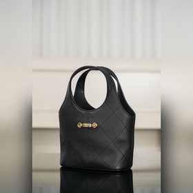 Серия Chanel 26s. Сумка-хобо «Корзинка