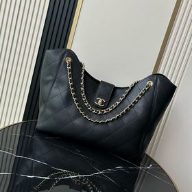 Сумка CHANEL из весенне-летней коллекц