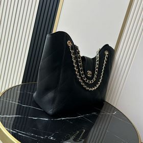 Сумка CHANEL из весенне-летней коллекц
