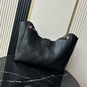 Сумка CHANEL из весенне-летней коллекц