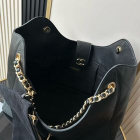 Сумка CHANEL из весенне-летней коллекц