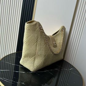 Сумка CHANEL из весенне-летней коллекц