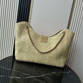 Сумка CHANEL из весенне-летней коллекц