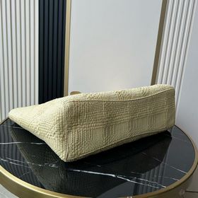 Сумка CHANEL из весенне-летней коллекц