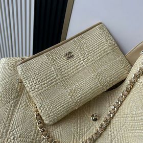 Сумка CHANEL из весенне-летней коллекц