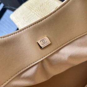 Сумка CHANEL из весенне-летней коллекц