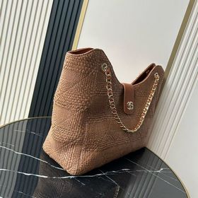 Сумка CHANEL из весенне-летней коллекц