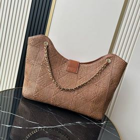 Сумка CHANEL из весенне-летней коллекц