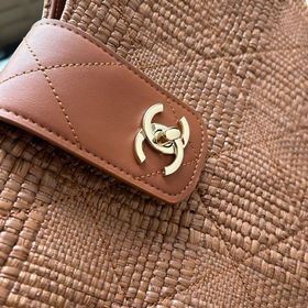 Сумка CHANEL из весенне-летней коллекц