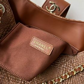 Сумка CHANEL из весенне-летней коллекц