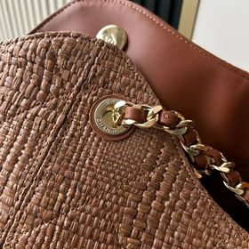 Сумка CHANEL из весенне-летней коллекц