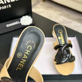 Классические шлепанцы CHANEL с жемчужн