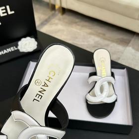 Классические тапочки CHANEL с жемчужны