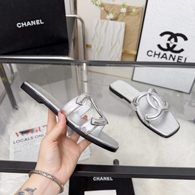 Сандалии CHANEL из новой коллекции — н