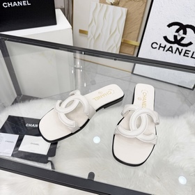 Сандалии CHANEL из новой коллекции — н