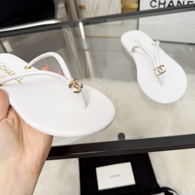 Новая версия сандалий CHANEL — настоящ