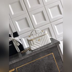 Молочно-белая сумка CHANEL 26SS LP с ц