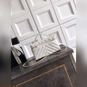 Молочно-белая сумка CHANEL 26SS LP с ц