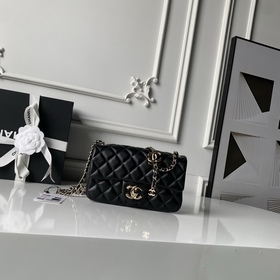 Chanel 26C в оттенке светлого золота с