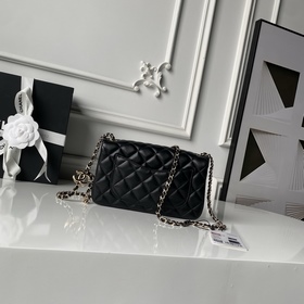Chanel 26C в оттенке светлого золота с