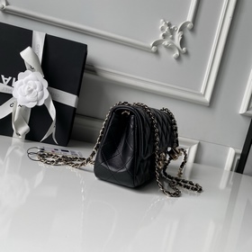 Chanel 26C в оттенке светлого золота с