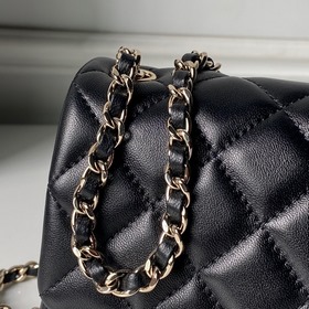 Chanel 26C в оттенке светлого золота с