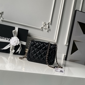 Светло-золотая сумка Chanel 26C с вели