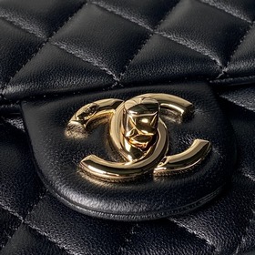 Светло-золотая сумка Chanel 26C с вели
