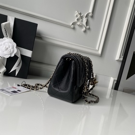 Светло-золотая сумка Chanel 26C с вели
