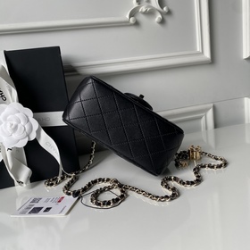 Светло-золотая сумка Chanel 26C с вели