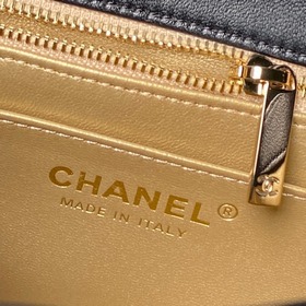 Светло-золотая сумка Chanel 26C с вели