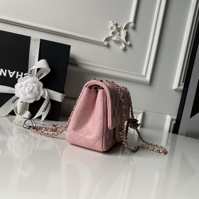 Светло-золотая сумка Chanel 26C с вели