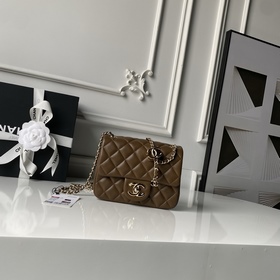 Светло-золотая сумка Chanel 26C с вели