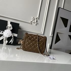 Светло-золотая сумка Chanel 26C с вели