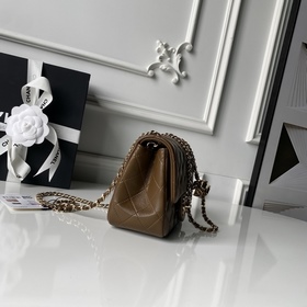 Светло-золотая сумка Chanel 26C с вели