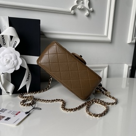 Светло-золотая сумка Chanel 26C с вели