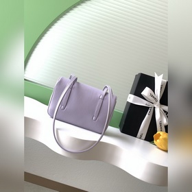 26Preppy Coco из кожи с текстурой «лич