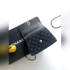 Сумка Coco Handle 26p из черного деним