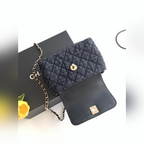 Сумка Coco Handle 26p из черного деним
