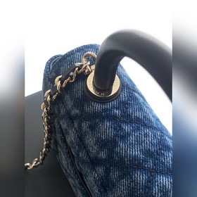 Сумка Coco Handle 26p из синей джинсов