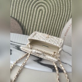 Chanel 26c, модель с подиума, бело-зол
