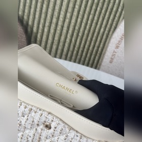 Chanel 26c, модель с подиума, бело-зол