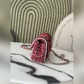 Chanel 25c, модель с подиума, красная 