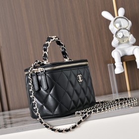 Сумка-коробка CHANEL с ручкой из цепоч