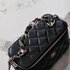 Сумка-коробка CHANEL с ручкой из цепоч