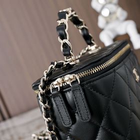 Сумка-коробка CHANEL с ручкой из цепоч