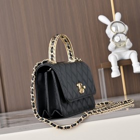 Сумка CHANEL 26P с черно-золотыми ручк